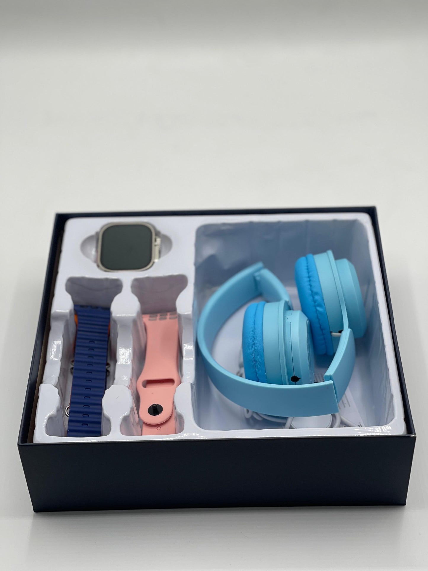 Ultra 2 Smart Watch Bundle – Includes Free P47 Wireless Headphone + 7 Interchangeable Straps